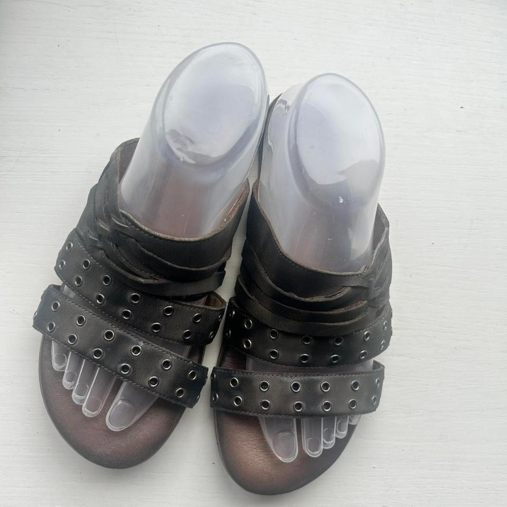 Roan black sandals slip on flat EUC